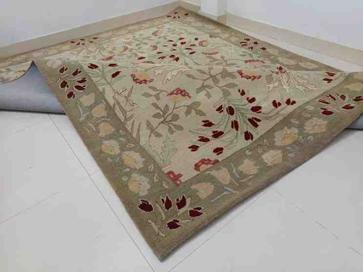 Handmade Wool Area Rug: Traditional Oriental Style, Floral Tufted Rug